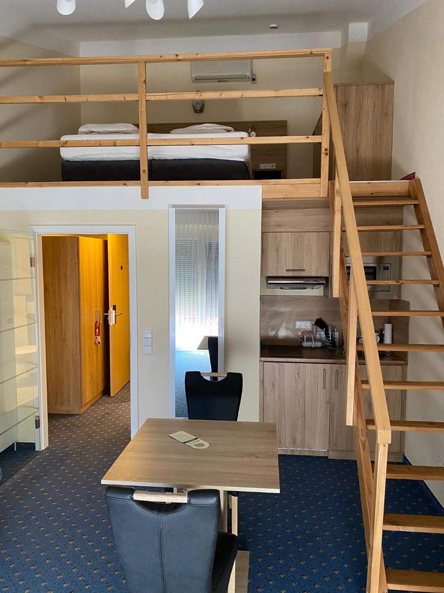 Flair Hotel Landgasthof Roger Lowenstein Bagian luar foto