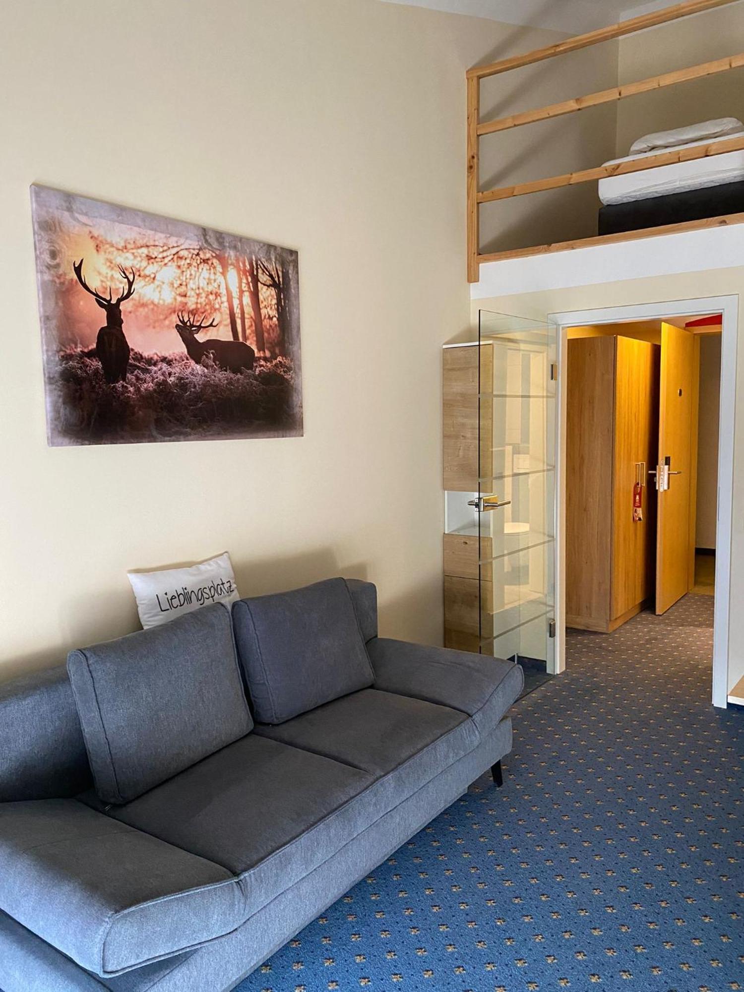 Flair Hotel Landgasthof Roger Lowenstein Bagian luar foto