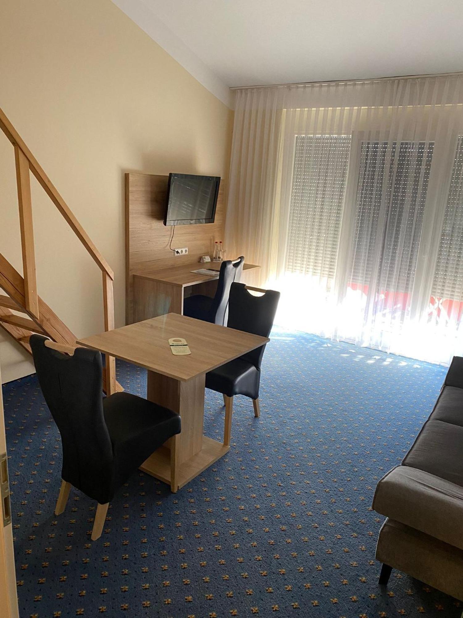 Flair Hotel Landgasthof Roger Lowenstein Bagian luar foto