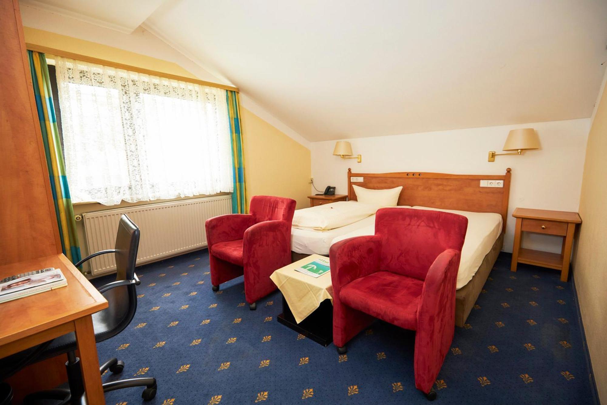 Flair Hotel Landgasthof Roger Lowenstein Bagian luar foto