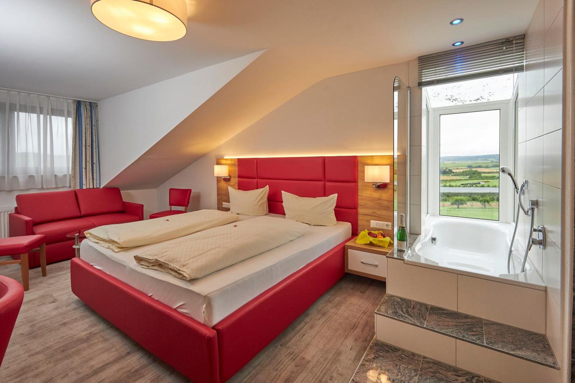 Flair Hotel Landgasthof Roger Lowenstein Bagian luar foto
