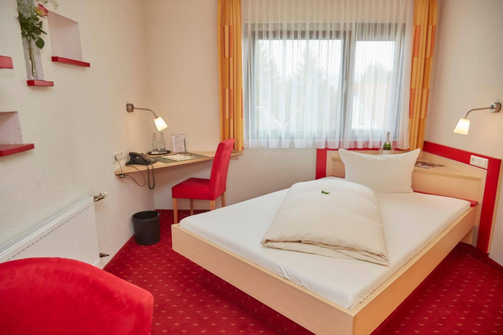 Flair Hotel Landgasthof Roger Lowenstein Bagian luar foto