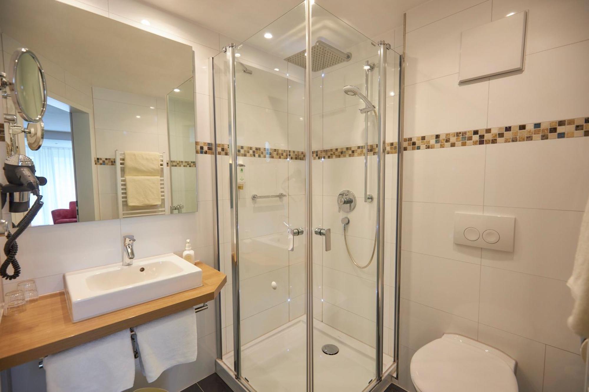 Flair Hotel Landgasthof Roger Lowenstein Bagian luar foto