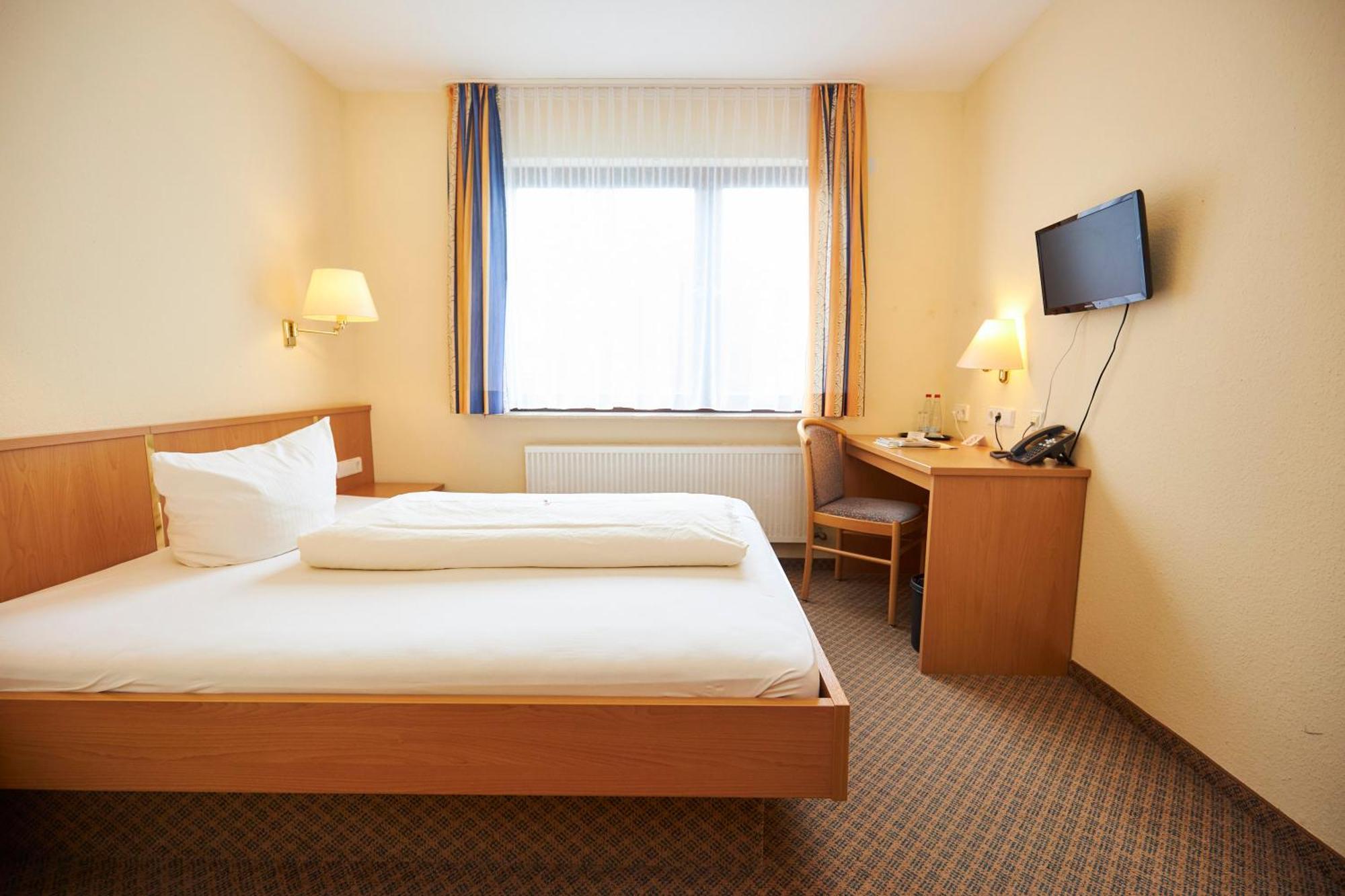 Flair Hotel Landgasthof Roger Lowenstein Bagian luar foto