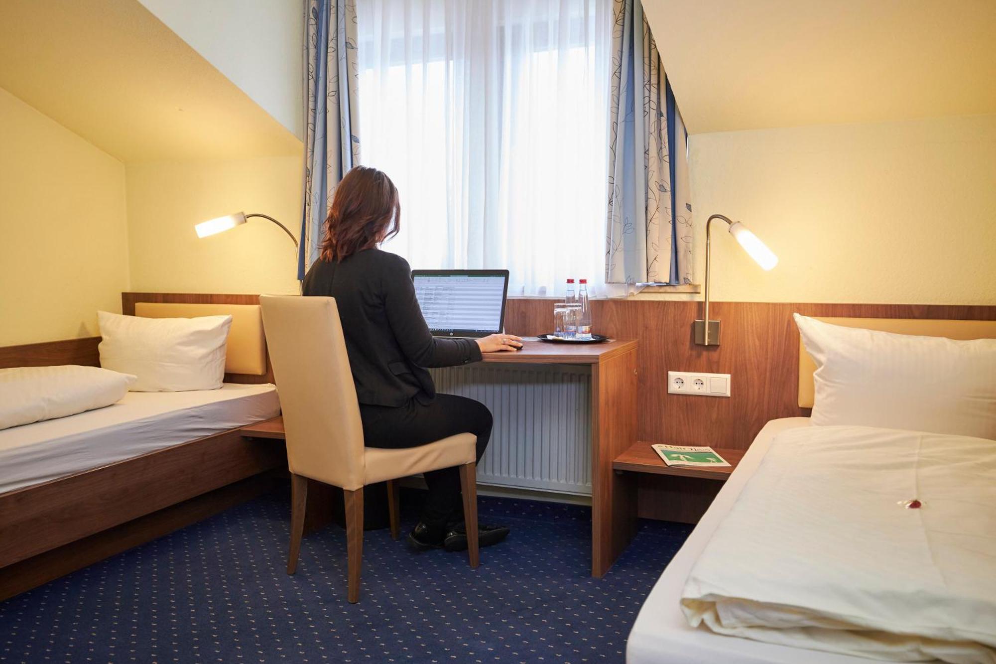 Flair Hotel Landgasthof Roger Lowenstein Bagian luar foto