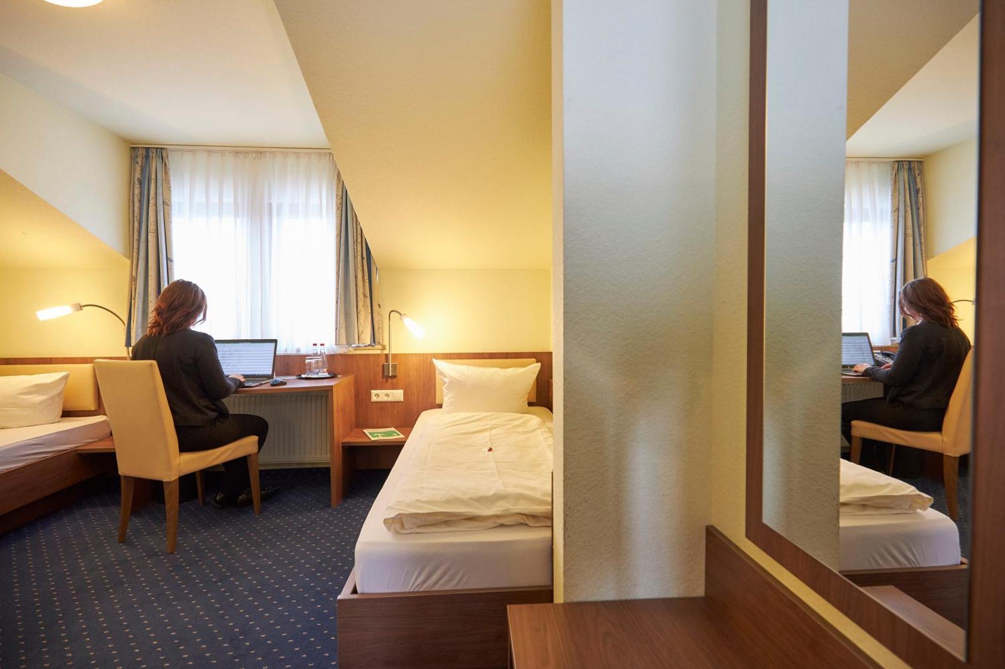 Flair Hotel Landgasthof Roger Lowenstein Bagian luar foto