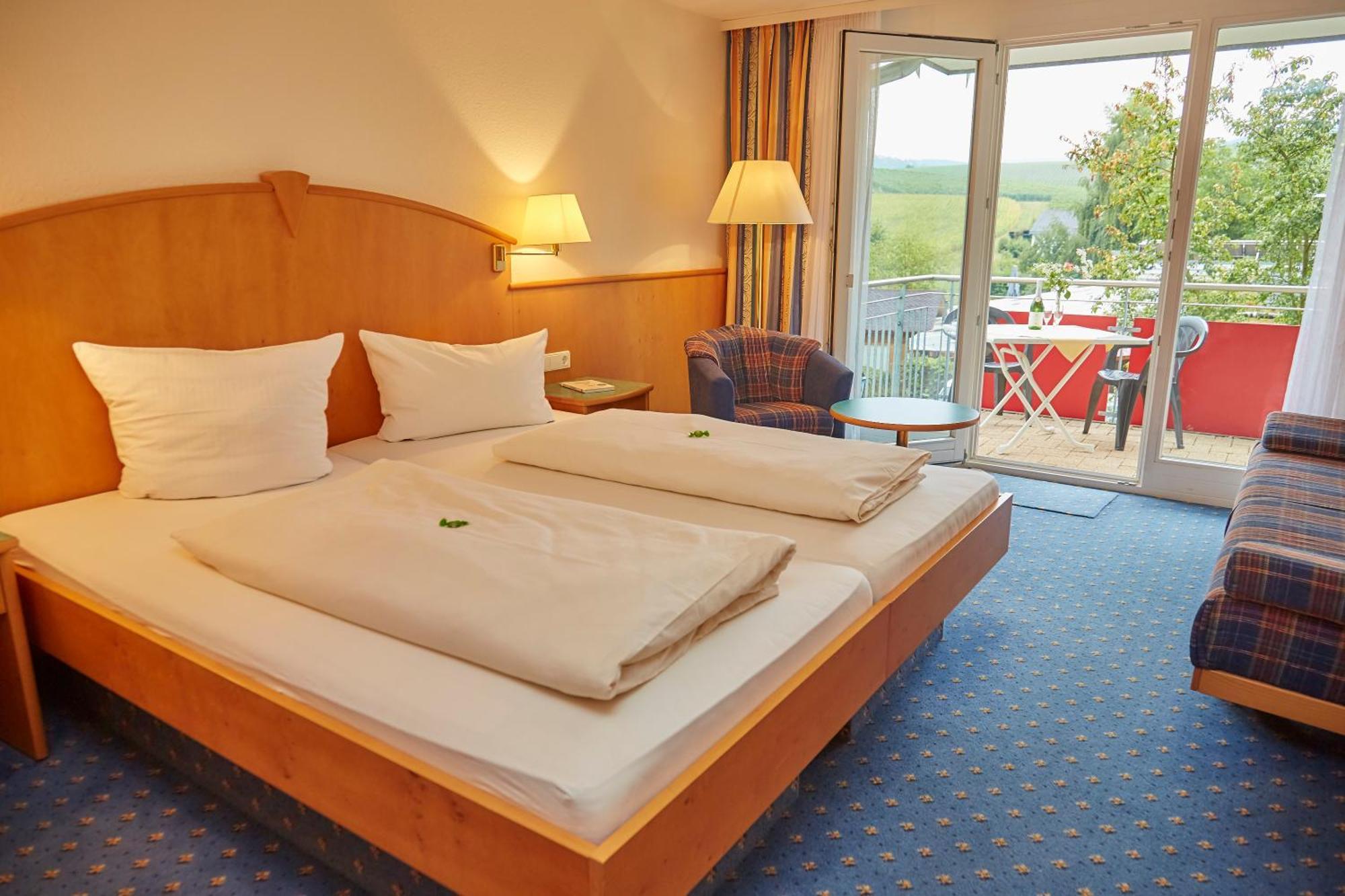 Flair Hotel Landgasthof Roger Lowenstein Bagian luar foto